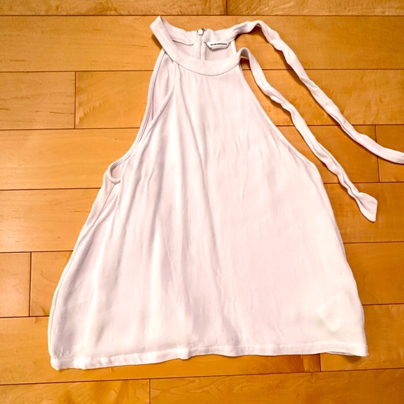 Club Monaco, white top. - Picture 2 of 3